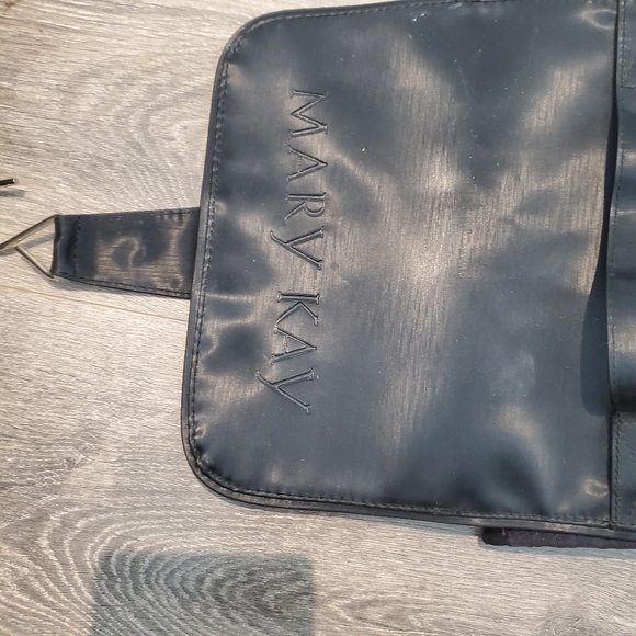 Sold Mary kay Roll up makeup bag in hot pink - Picture 5 of 12